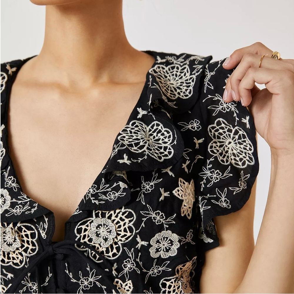 Anthropologie Embroidered Ruffle Crop Top Women’s Size Large Black Cream Floral - Picture 3 of 12
